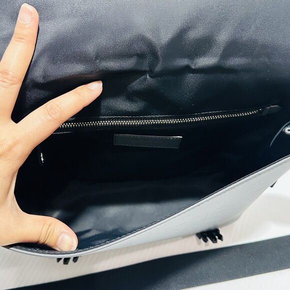 Burberry Leather Horseferry Debossed Logo Messenger Bag Small 8L NWT $1,550 - Picture 9 of 15